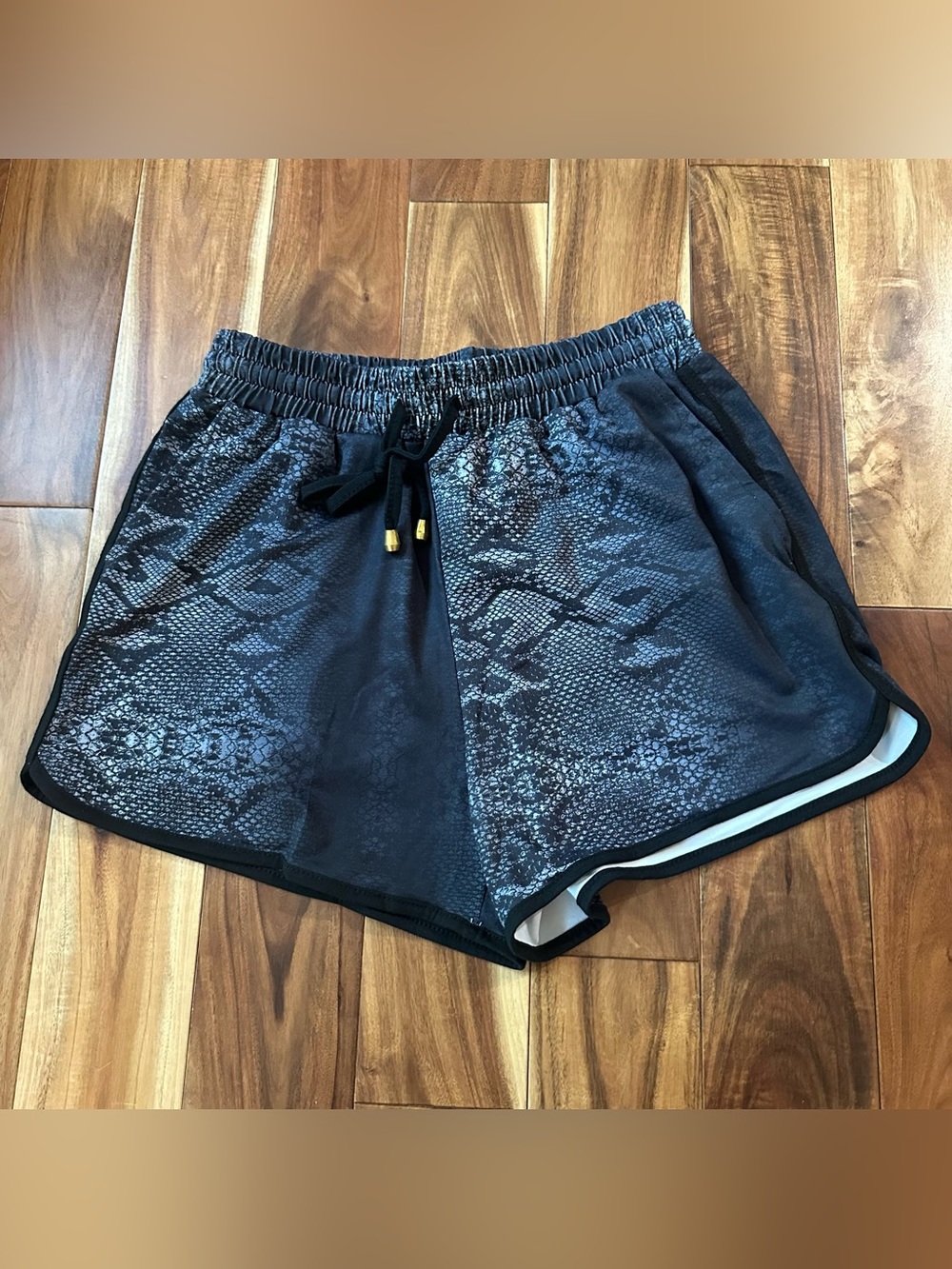 Jess Lea Snakeskin Every day Shorts, Size S